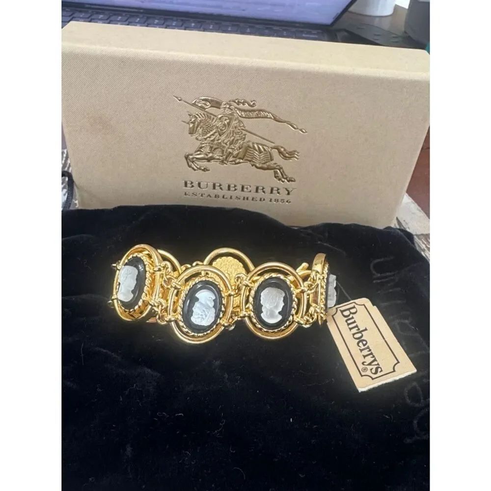 RARE VTG NWT AUTHENTIC Burberry Gold Black White Cameo Link Bracelet